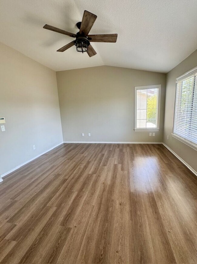 Building Photo - Remodeled 3 bedroom in Simi Valley