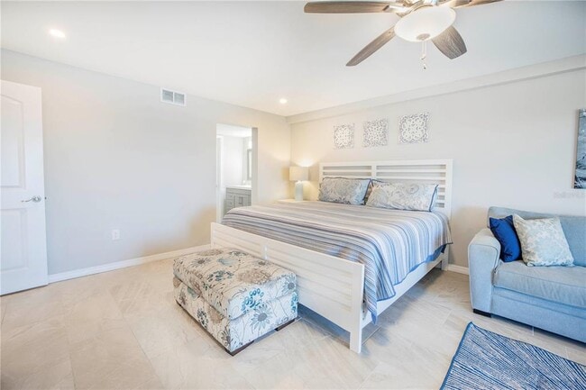 Building Photo - 7300 Sun Island Dr S