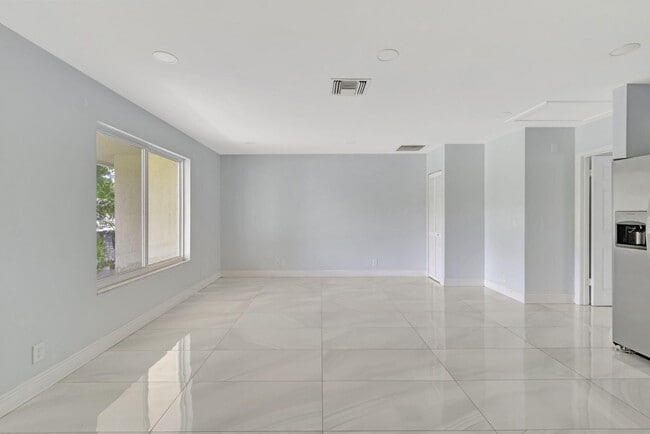 Building Photo - 4338 Forest Rd
