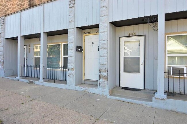 Building Photo - 2426 1/2 S 16th St