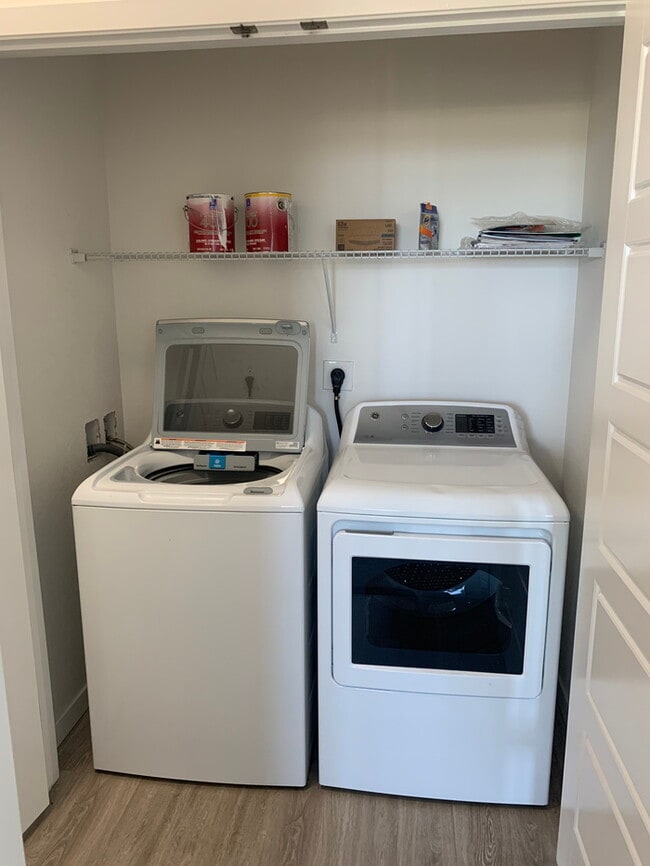 Building Photo - Gorgeous 2 beds 2 baths in Parker!