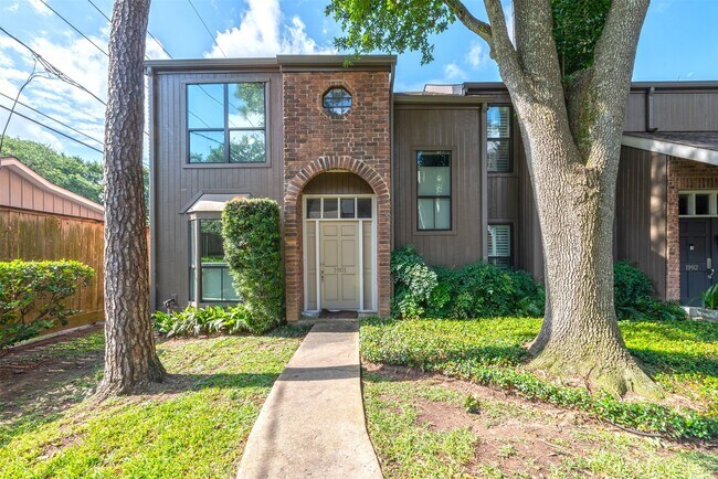 Building Photo - 701 Bering Dr