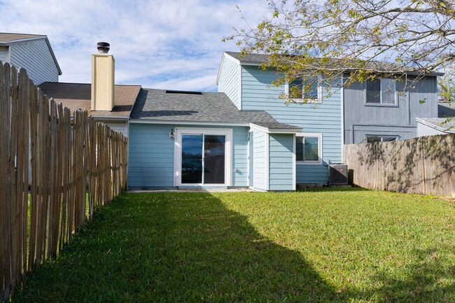 Building Photo - 756 Aquatic Dr