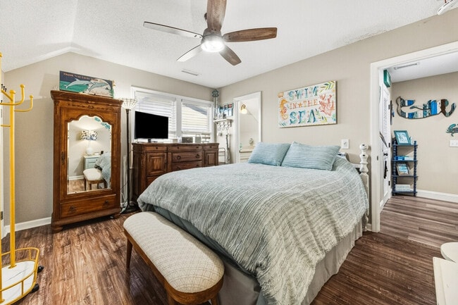 Building Photo - 601 Hazard St