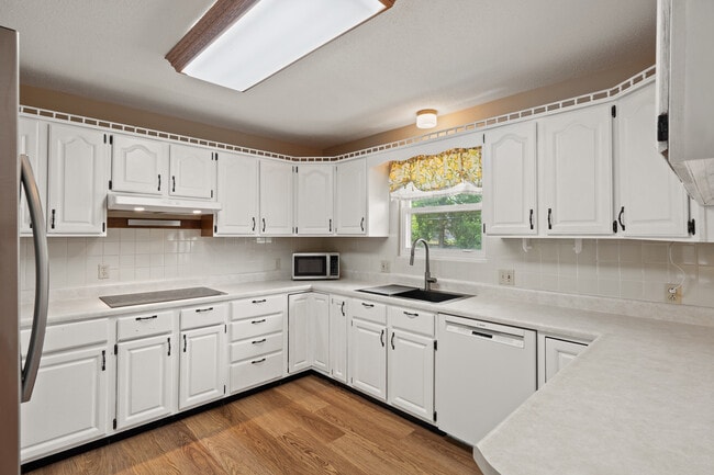 Building Photo - 1305 Jake Ln