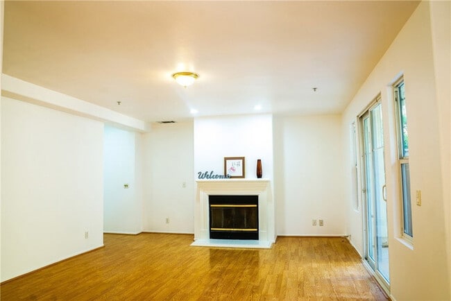 Building Photo - Craftsman-Style 3BR Home with Garage & Private Patio in North Monrovia