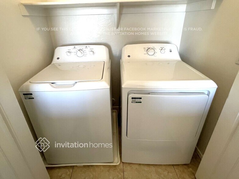 Building Photo - 12112 W Dahlia Dr