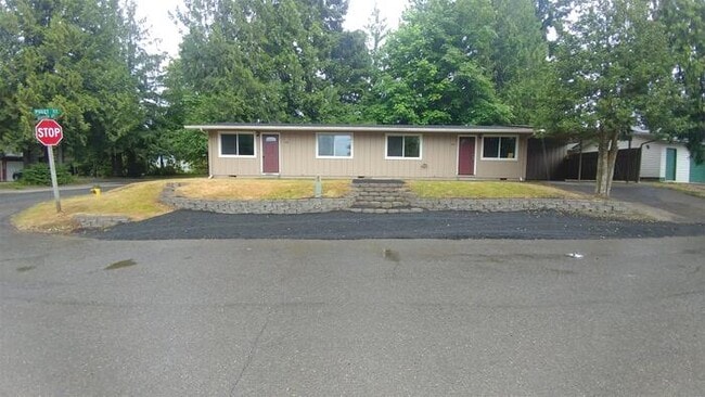 Building Photo - 1433 E Dearborn Ave