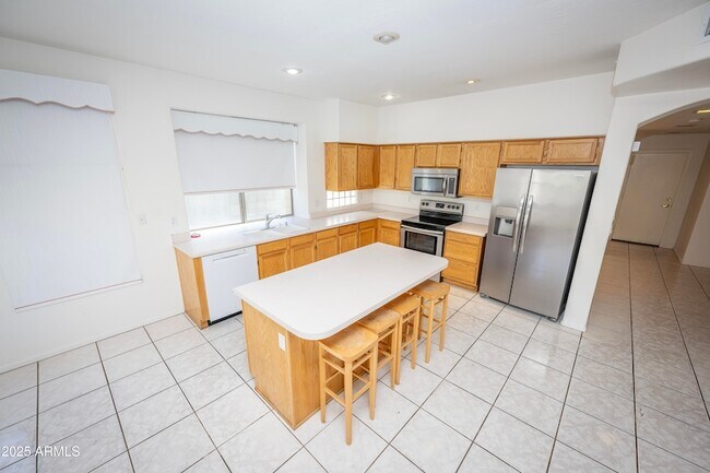 Building Photo - 3844 E Kings Ave