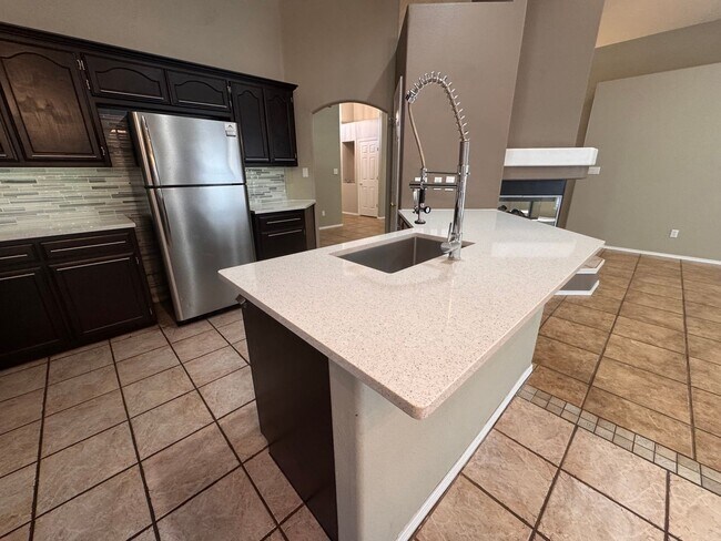 Building Photo - Beautiful 3 Bedroom, 2 Bathroom, 3 Car Garage