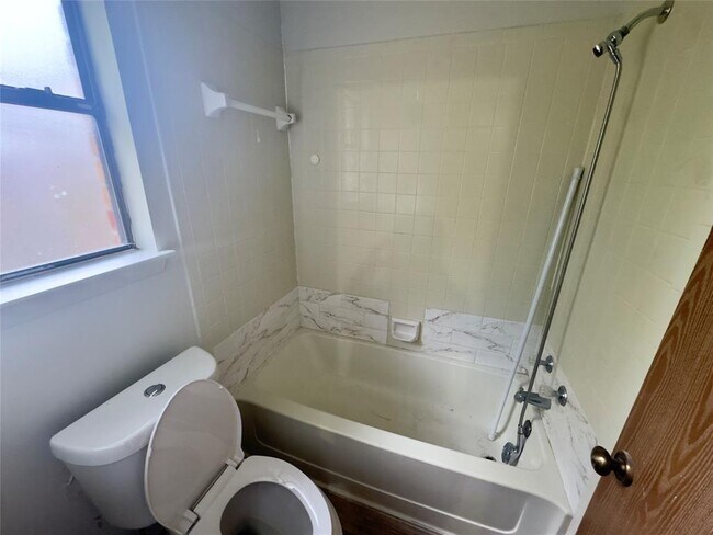 Building Photo - 112 S Mockingbird Ln