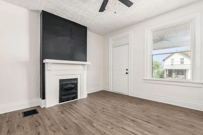 Building Photo - 975-977 Miller Ave