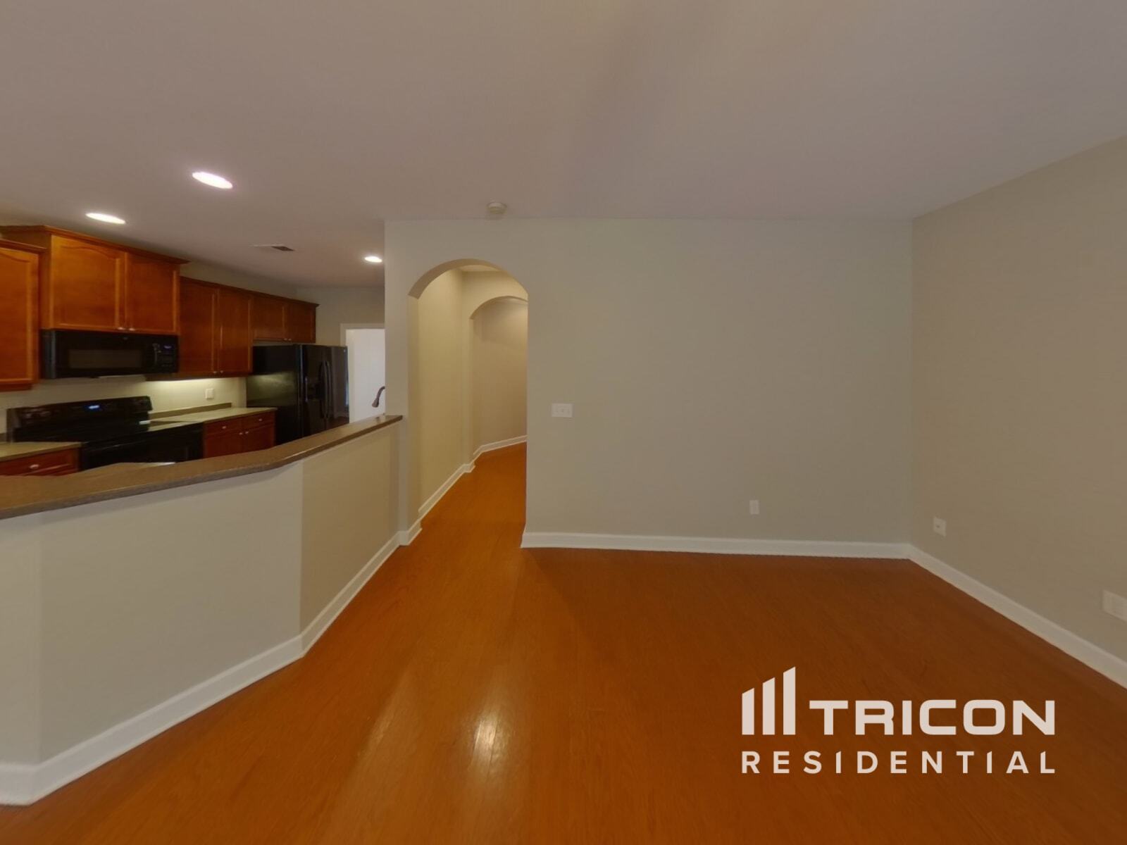 Building Photo - 3009 Kingston Cir N