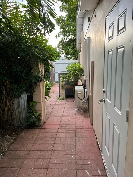 Primary Photo - 17301 NW 53rd Ct