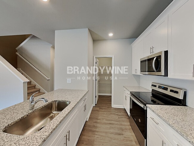 Building Photo - LUXURY COMMUITY! CRESTVIEW at Towne Lake!!...