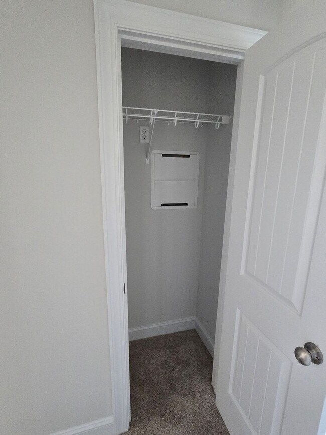 Building Photo - 918 Uplands Ln
