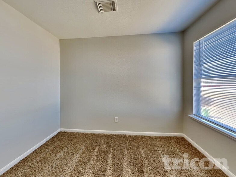 Building Photo - 10111 Victoria Falls Ln