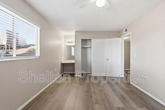 Building Photo - 860 E Brown Rd