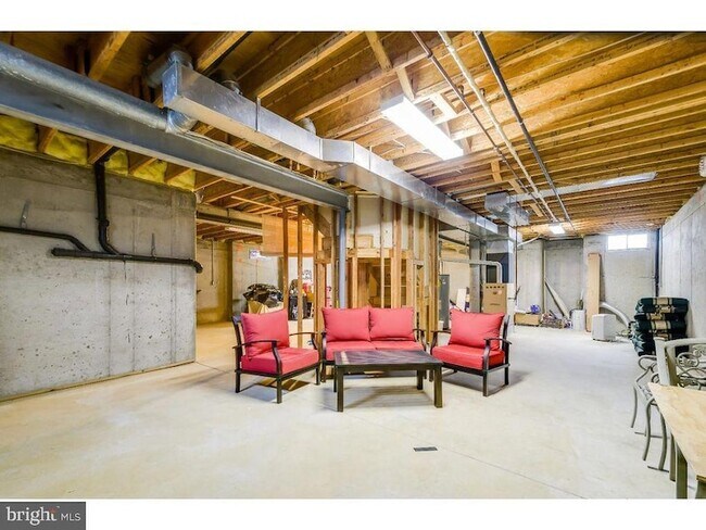 Building Photo - 9 Buttonwood Dr