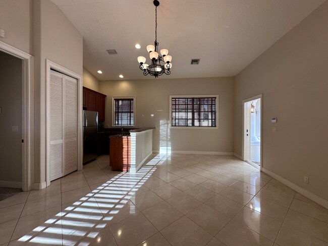 Building Photo - 476 SW Squire Johns Ln