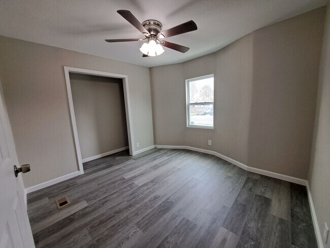 Building Photo - Nicely Renovated 3BR/2BA Mobile Home in Ba...