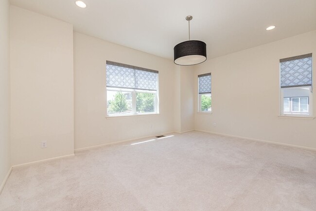 Building Photo - Beautiful 4 Bed, 3.5 bath home in SE Fort Collins