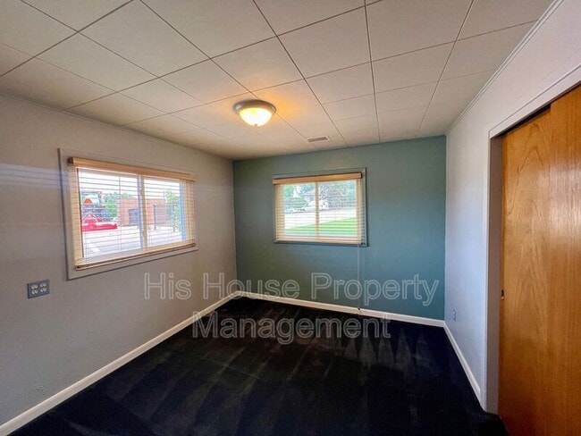 Building Photo - 1831 20th Ave