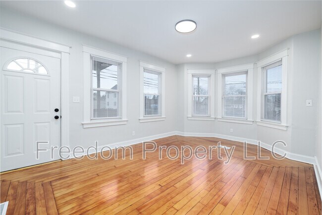 Building Photo - 120 Whiting St