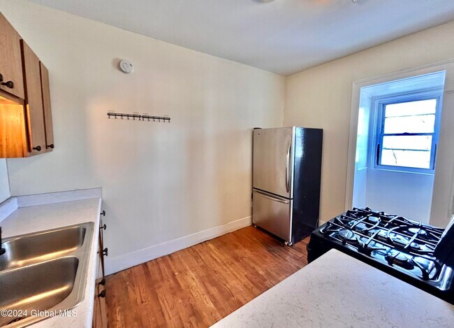 Building Photo - 290 2nd Ave