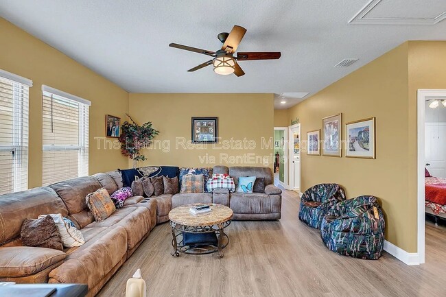 Building Photo - 2808 Gipper Cir