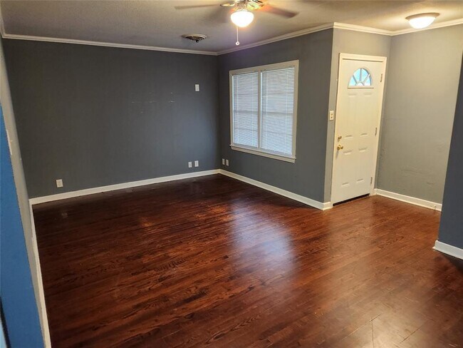 Building Photo - 2407 McKee Dr