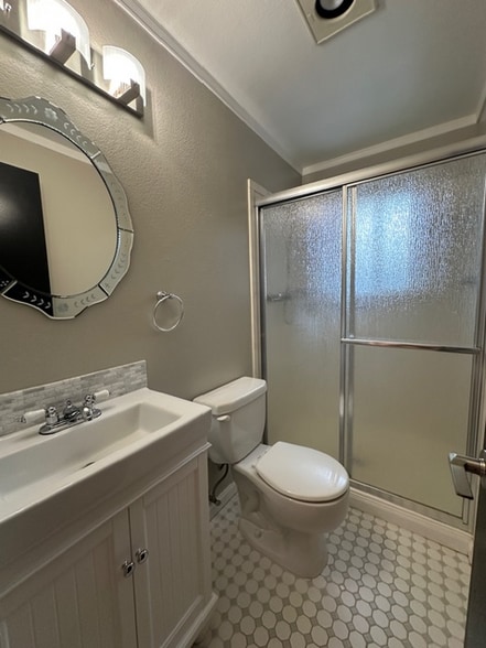 Building Photo - 5135 Frances Ave