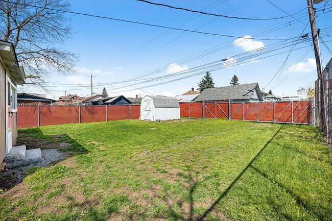 Building Photo - Charming& Updated Northeast Home!