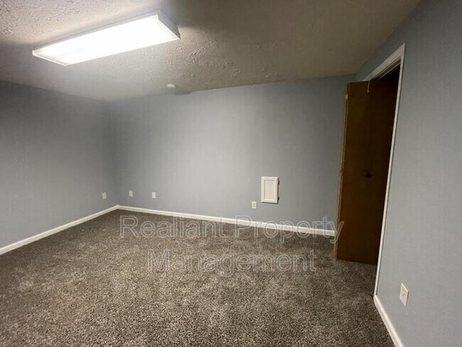 Building Photo - 1220 Gainesway Dr