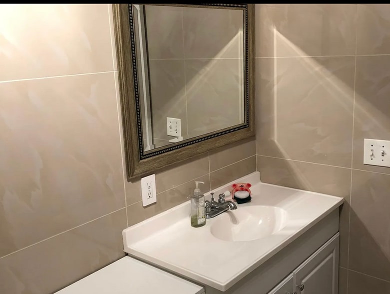 Building Photo - 1245 Farmstead Ave