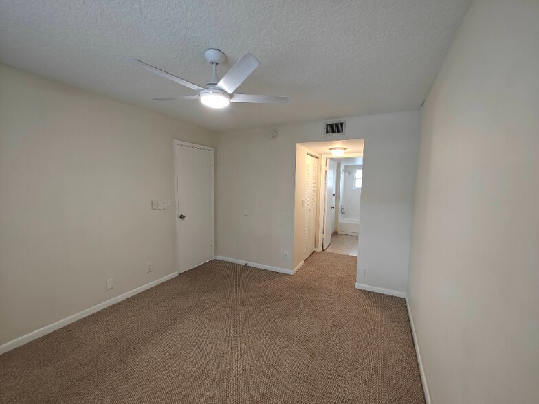 Building Photo - 8770 Royal Palm Blvd