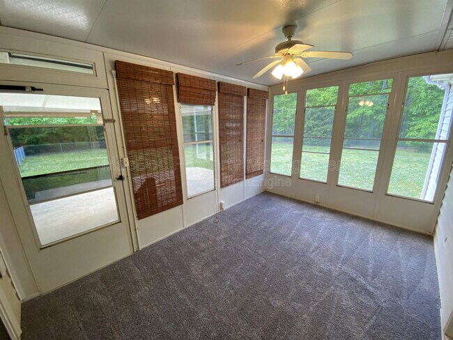 Building Photo - 10207 Battlefield Dr