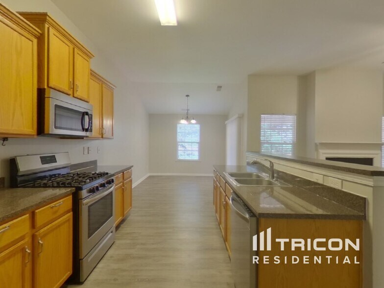 Building Photo - 6017 Ashebrook Dr