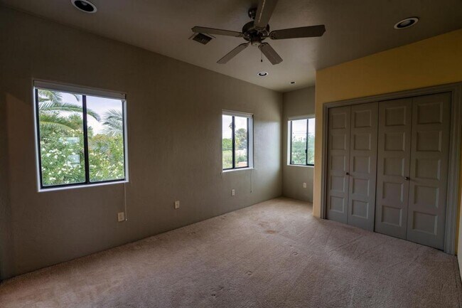 Building Photo - 2010 E 1st St