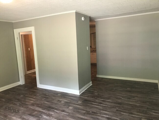 Building Photo - AVAILABLE NOW!