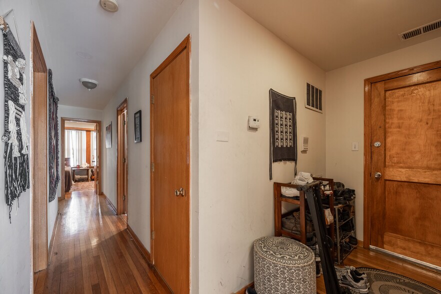 Building Photo - 2714 N Kimball Ave