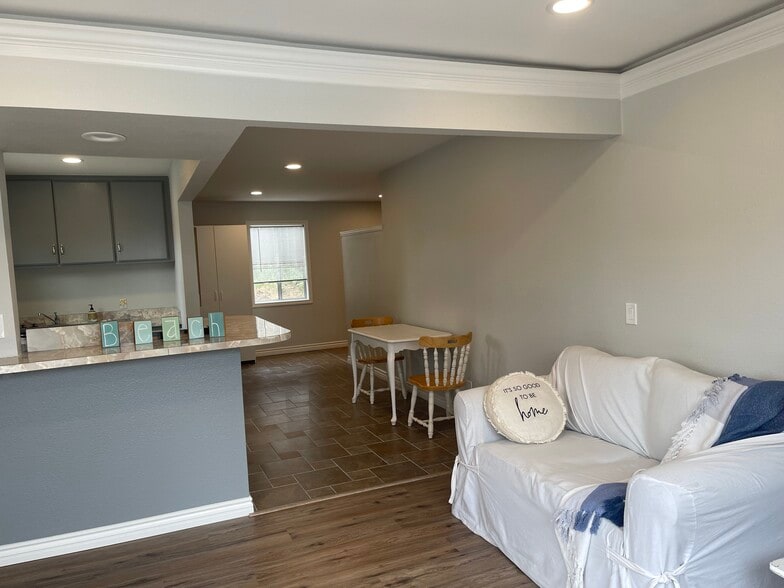 Building Photo - 3713 Rosehedge Dr