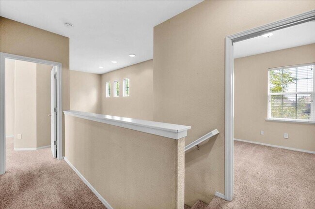 Building Photo - Spacious 4 Bedroom Home in North Clovis Gated Community
