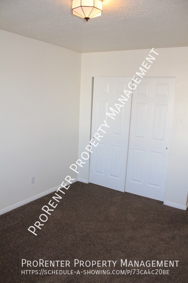Building Photo - Charming 4 Bed, 2 Bath Layton Home