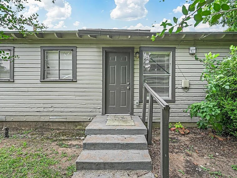Building Photo - 3035 Modree Ave