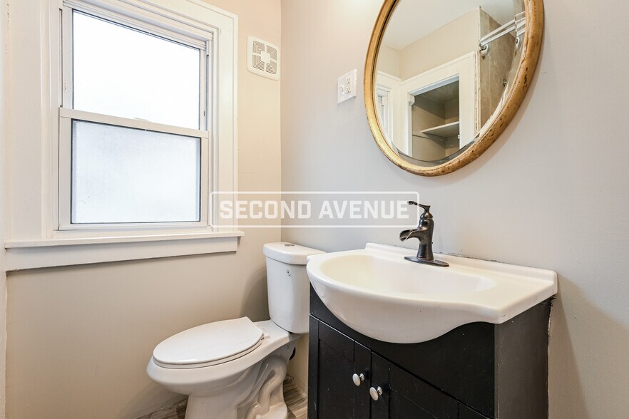 Building Photo - 1030 Franklin Dr