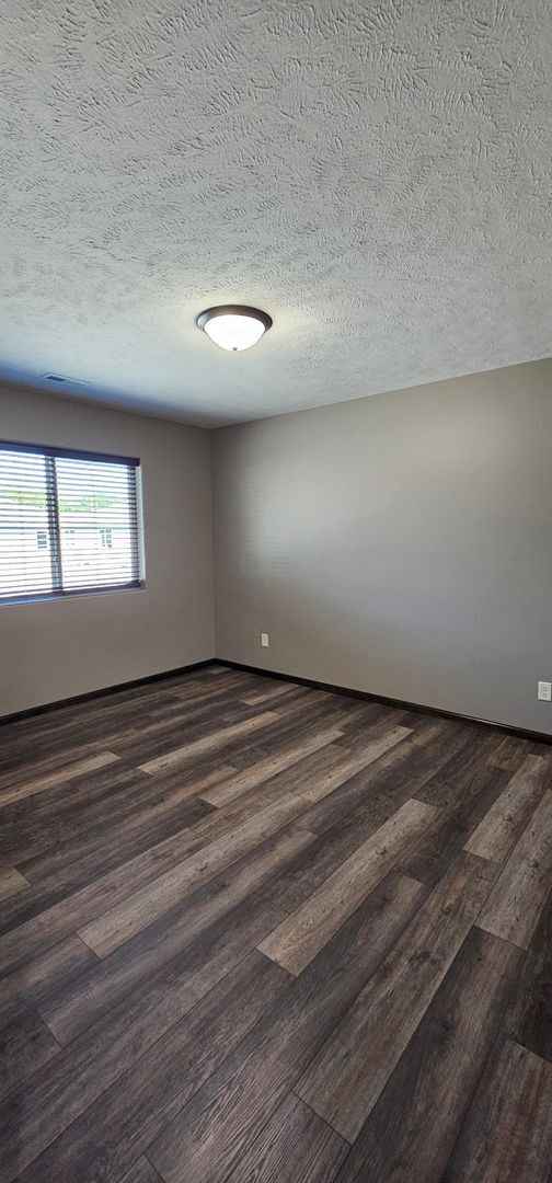 Building Photo - 2-bedroom, 1 bathroom apartment with 1 car detached garage