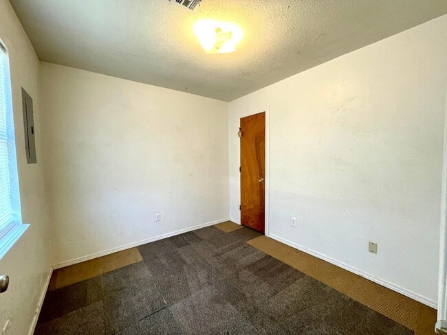 Building Photo - 310 S B St