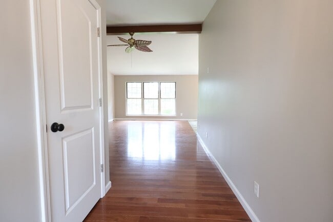 Building Photo - Updated 3BR/2BA Ranch with Garage, Basement & Community Pool