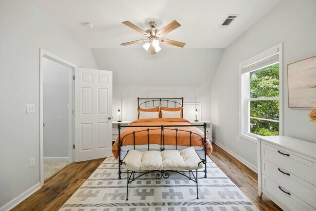 Building Photo - 138B Little River Run N